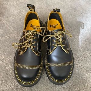 NWOT DR MARTENS OXFORDS